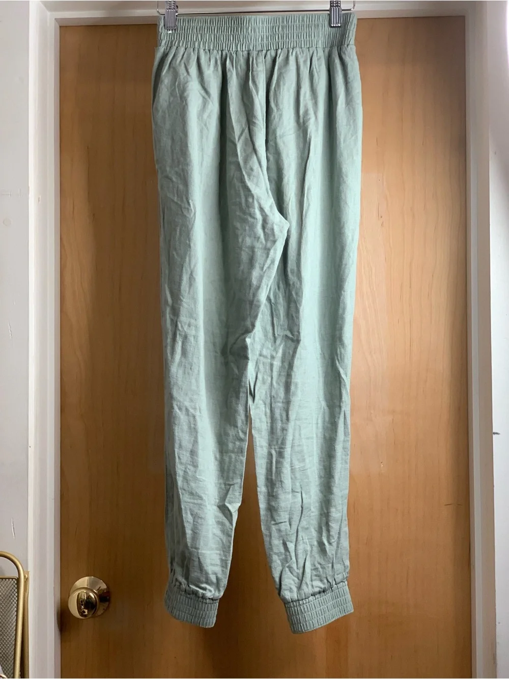 Abercrombie & Fitch versatile tapered pockets